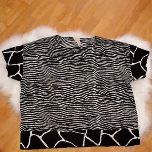Chico's Zebra print sweater size 2